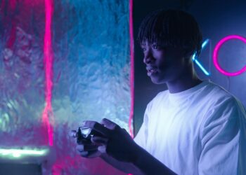 Overwatch 2 Fans reagieren auf Cowboy Bebop Zusammenarbeit, hinterfragen Cassidys Spike Spiegel Skin