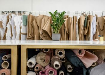 Eine nostalgische Reise: Erkundung der ikonischen Modetrends der 90er